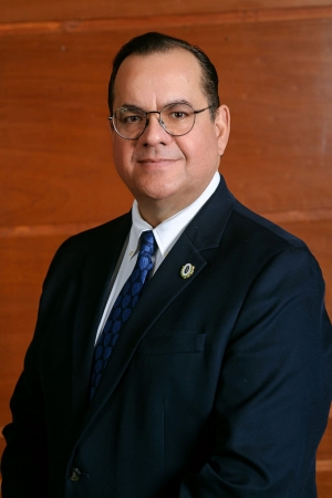 Dr. Octavio Gómez Escudero